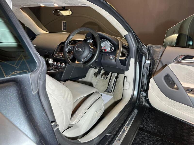 AUDI R8