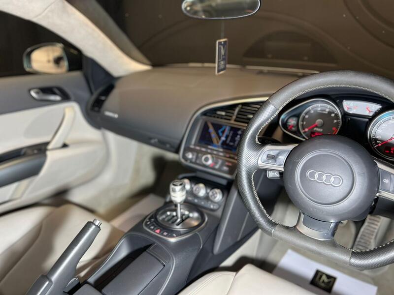 AUDI R8