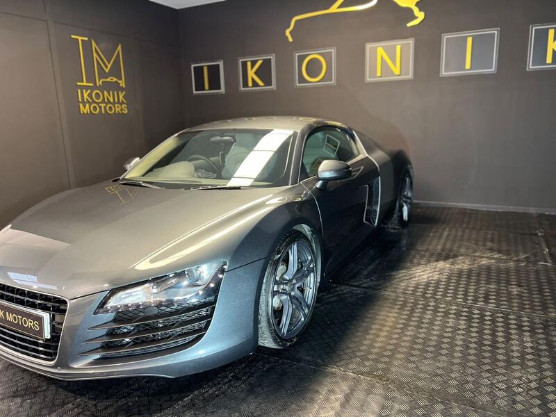 AUDI R8