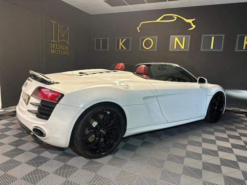 AUDI R8