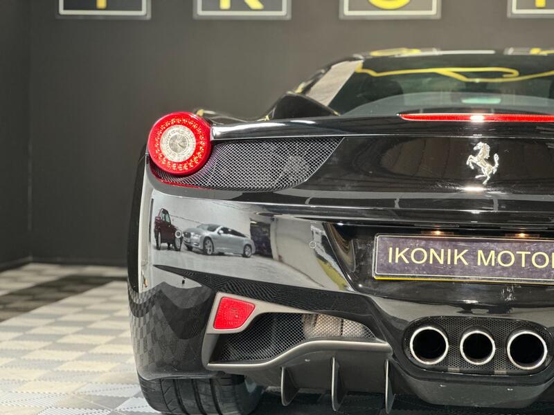 FERRARI 458