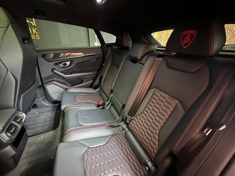 LAMBORGHINI URUS