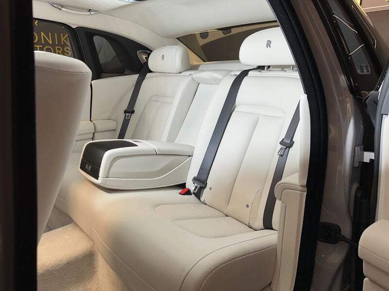 ROLLS-ROYCE GHOST