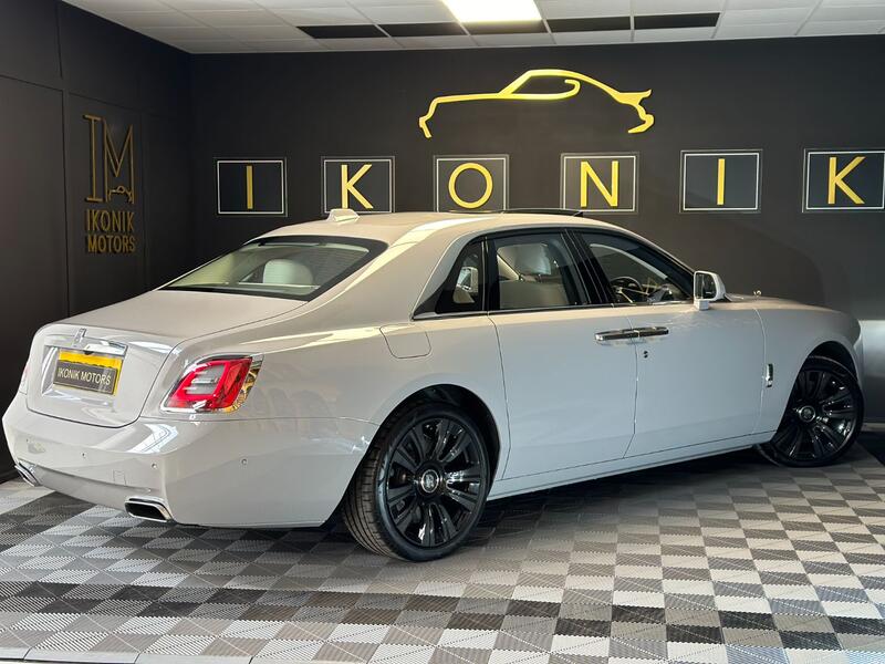 ROLLS-ROYCE GHOST