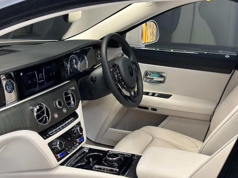 ROLLS-ROYCE GHOST