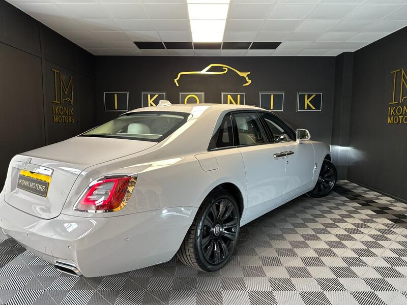 ROLLS-ROYCE GHOST