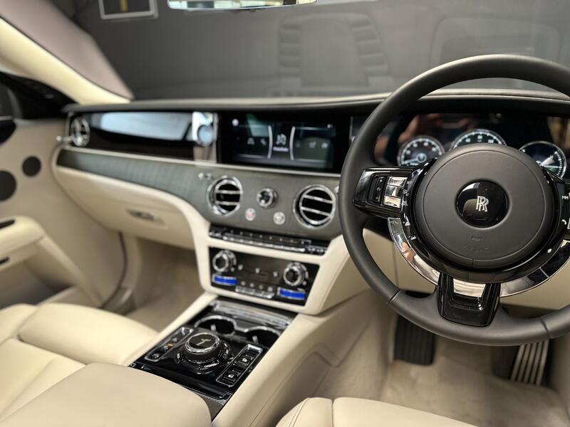 ROLLS-ROYCE GHOST