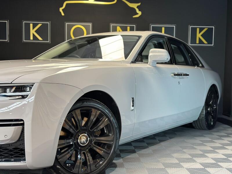 ROLLS-ROYCE GHOST