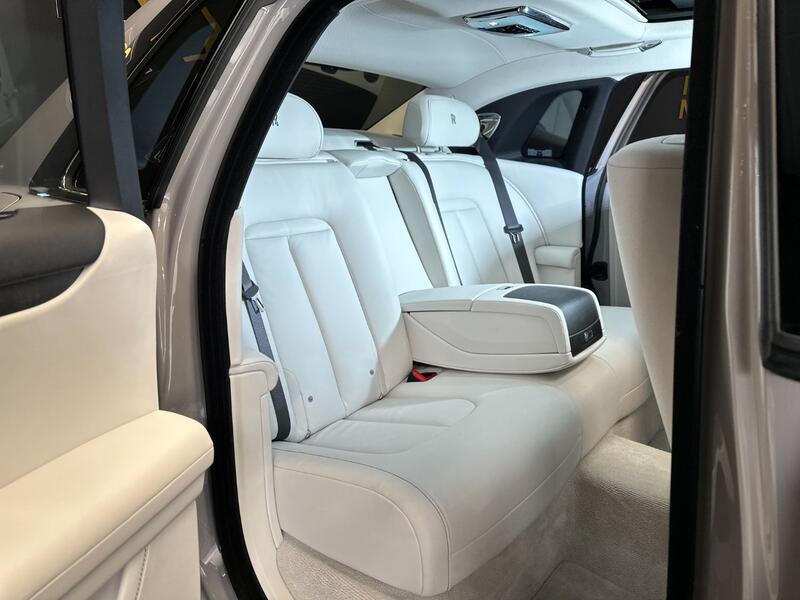 ROLLS-ROYCE GHOST
