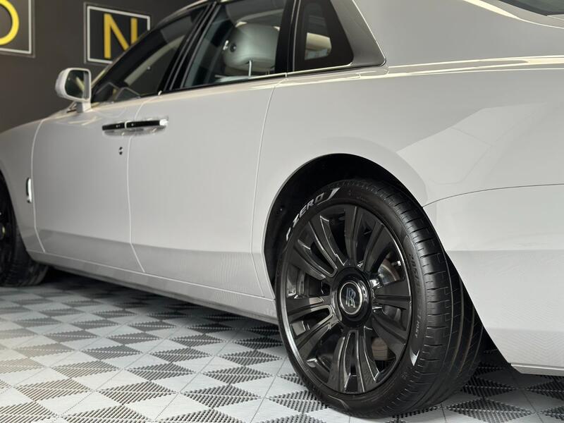 ROLLS-ROYCE GHOST