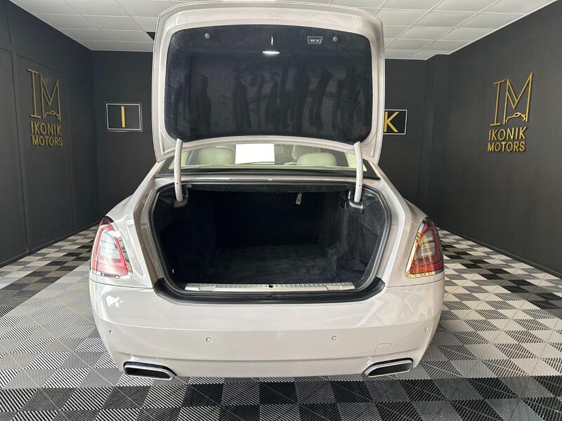 ROLLS-ROYCE GHOST