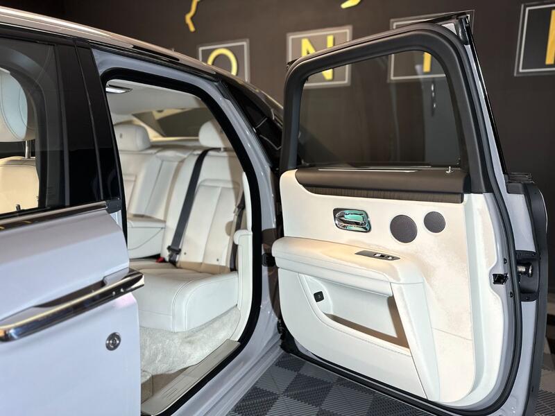 ROLLS-ROYCE GHOST