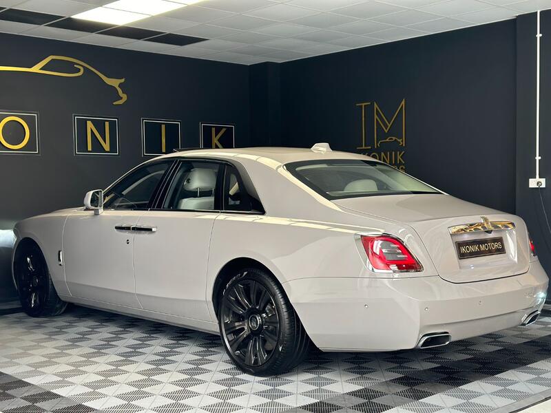 ROLLS-ROYCE GHOST