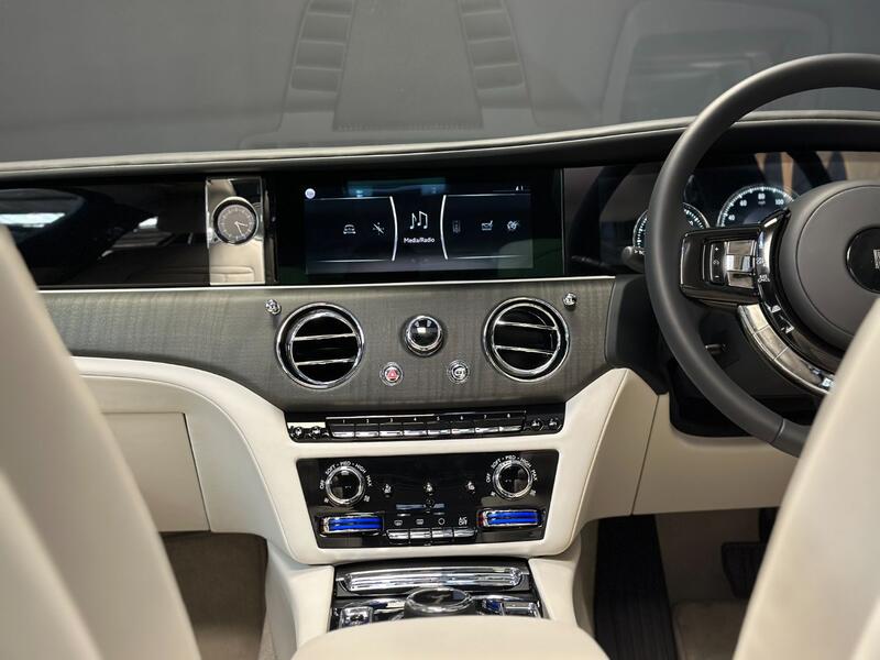 ROLLS-ROYCE GHOST