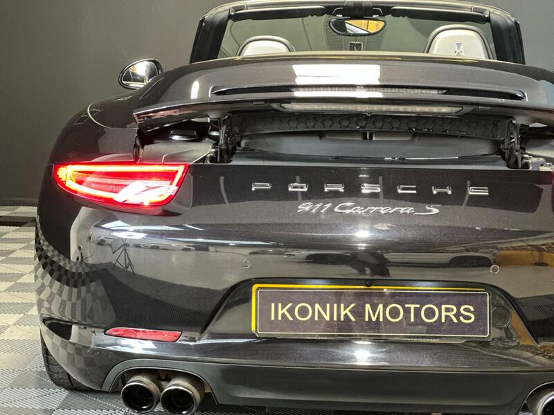 PORSCHE 911