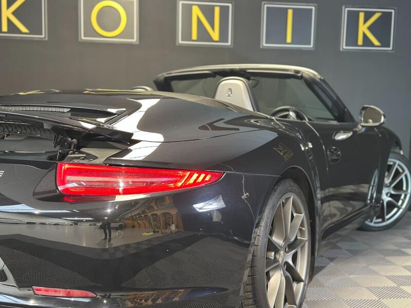 PORSCHE 911