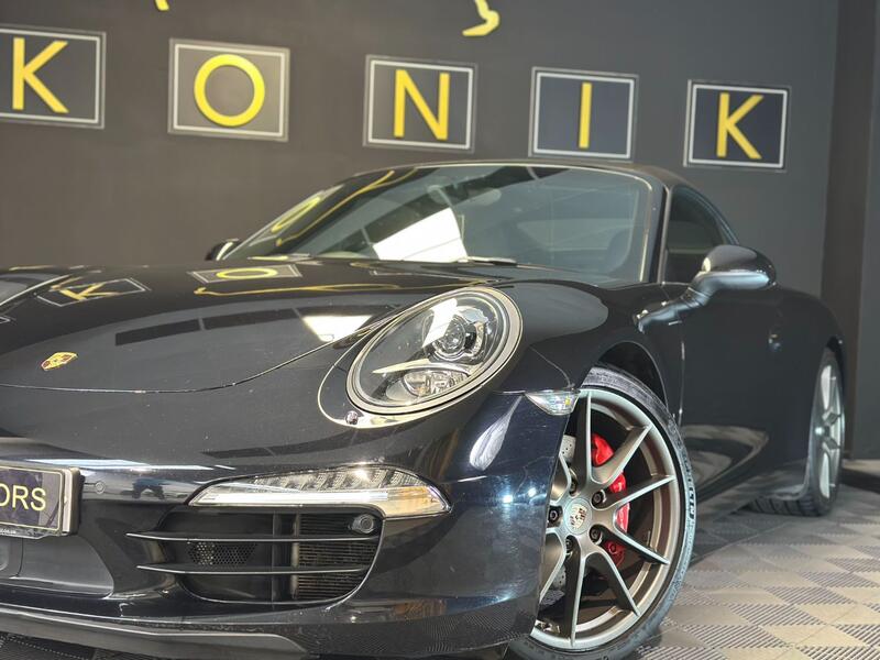 PORSCHE 911