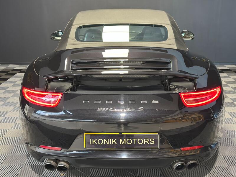 PORSCHE 911