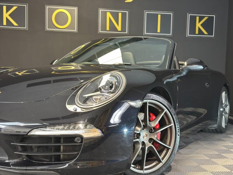 PORSCHE 911