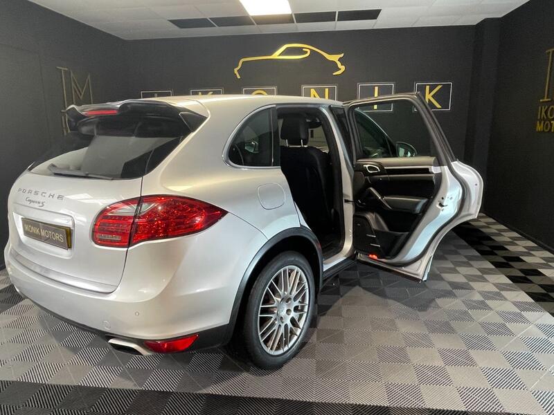 PORSCHE CAYENNE