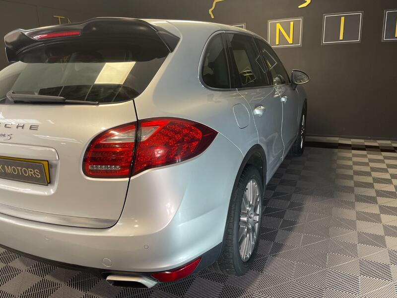 PORSCHE CAYENNE