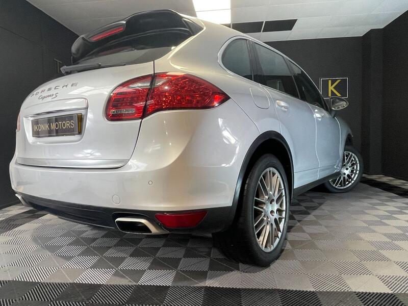 PORSCHE CAYENNE