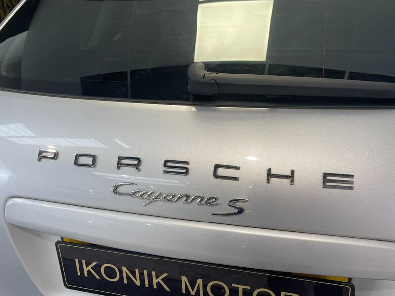 PORSCHE CAYENNE