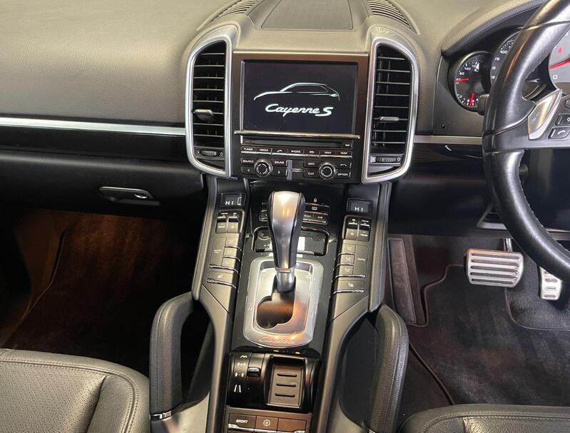 PORSCHE CAYENNE