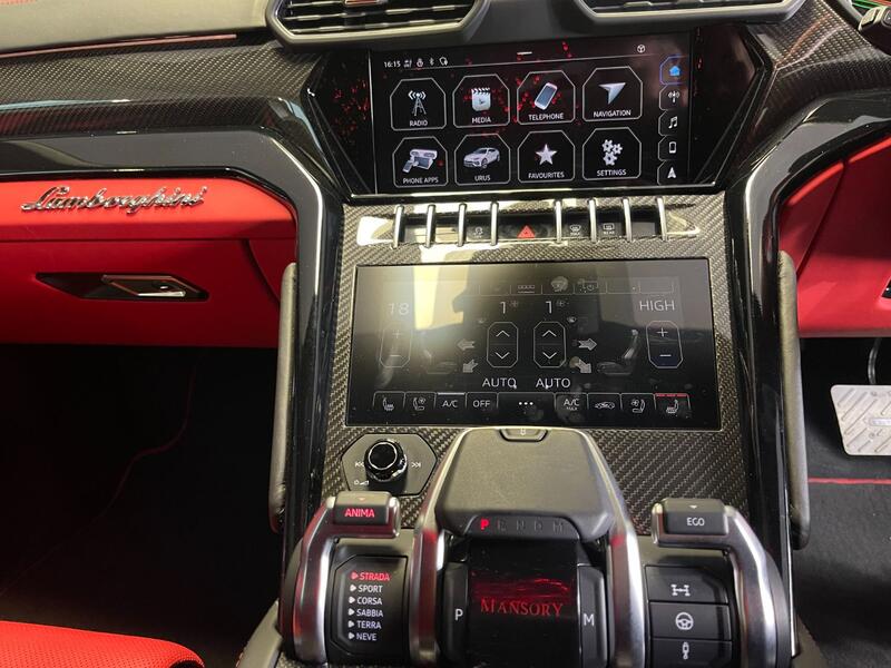 LAMBORGHINI URUS
