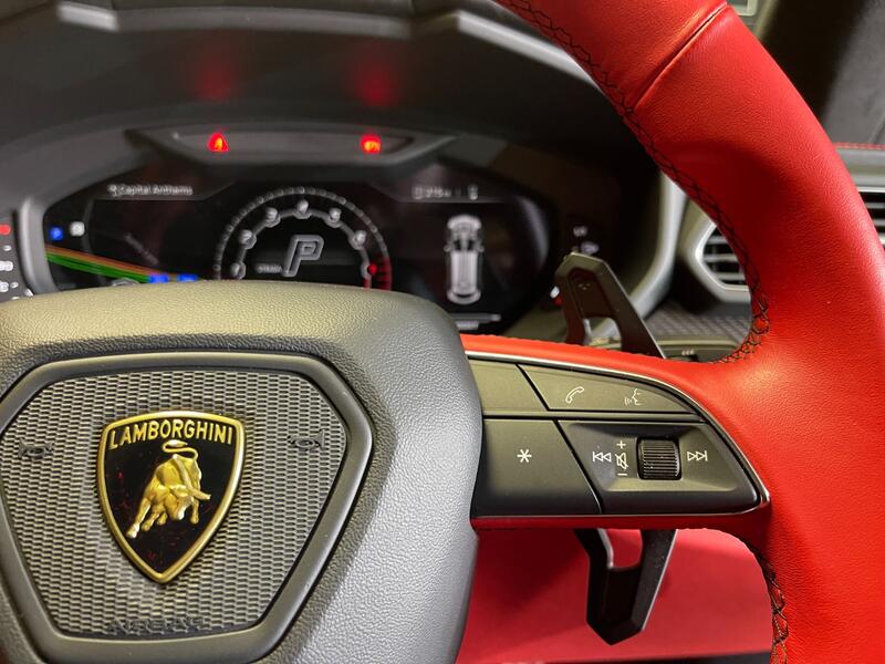 LAMBORGHINI URUS
