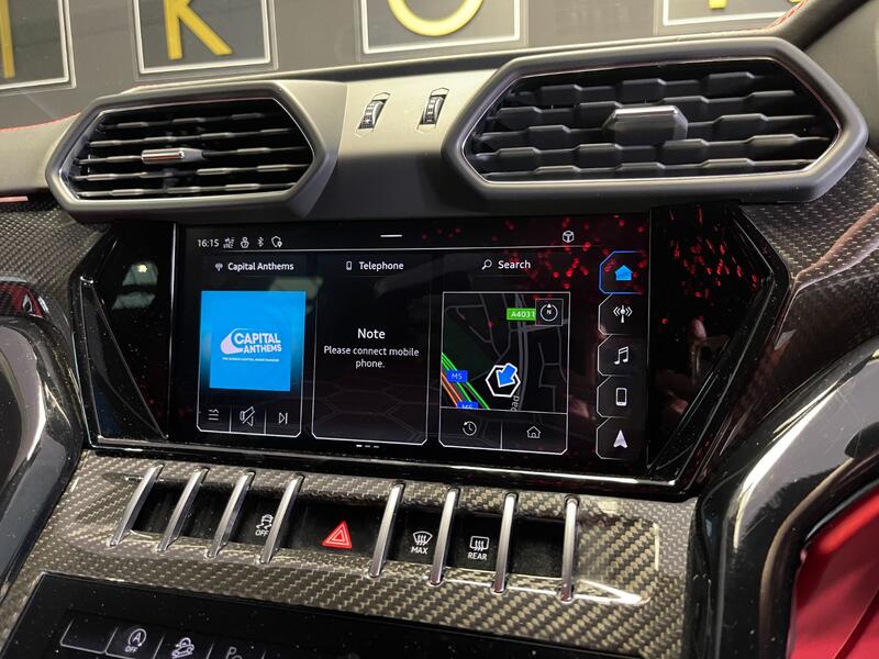 LAMBORGHINI URUS