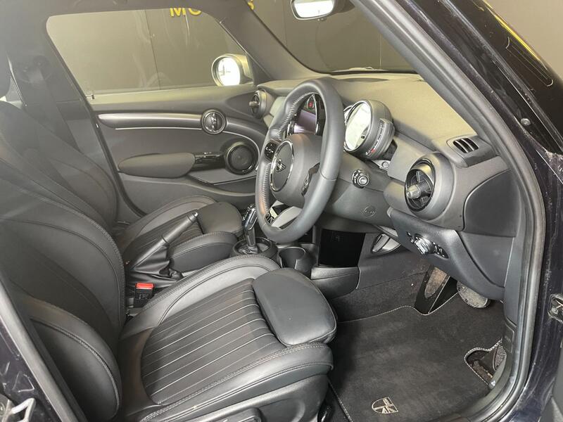 MINI HATCH