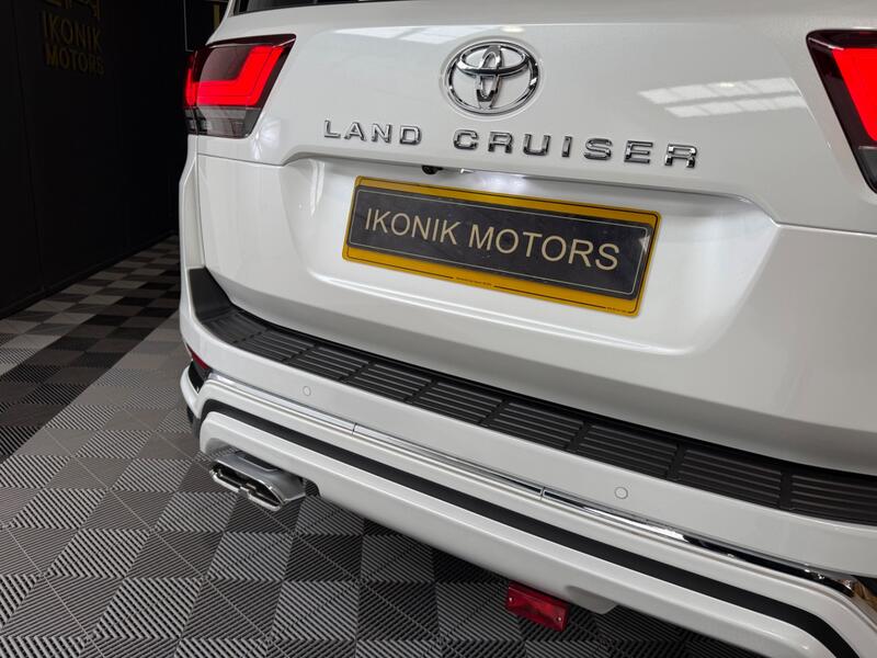 TOYOTA LAND CRUISER