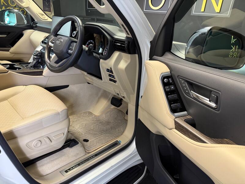 TOYOTA LAND CRUISER